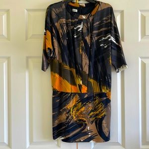 💋SALE💋Cache Dress above the knee, black polyester underlining Raglan sleeve.